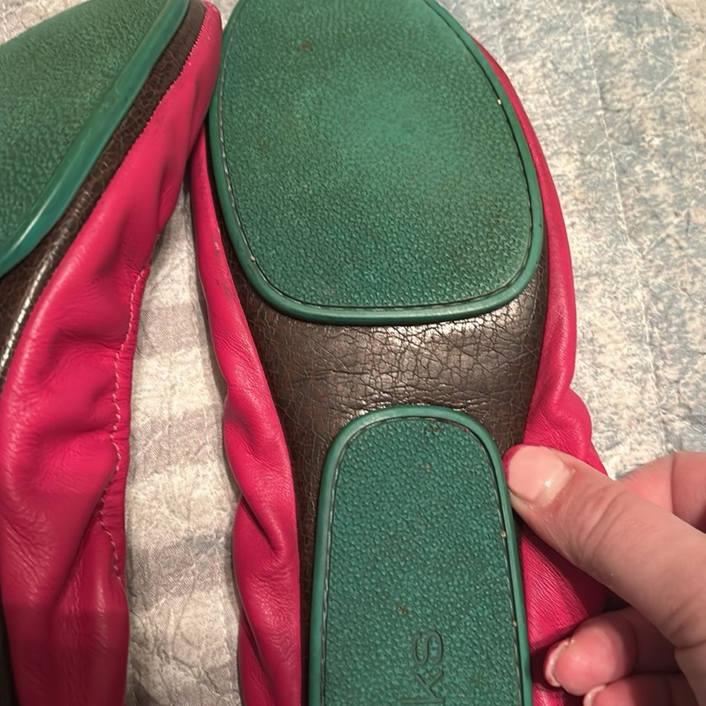 Pink tieks